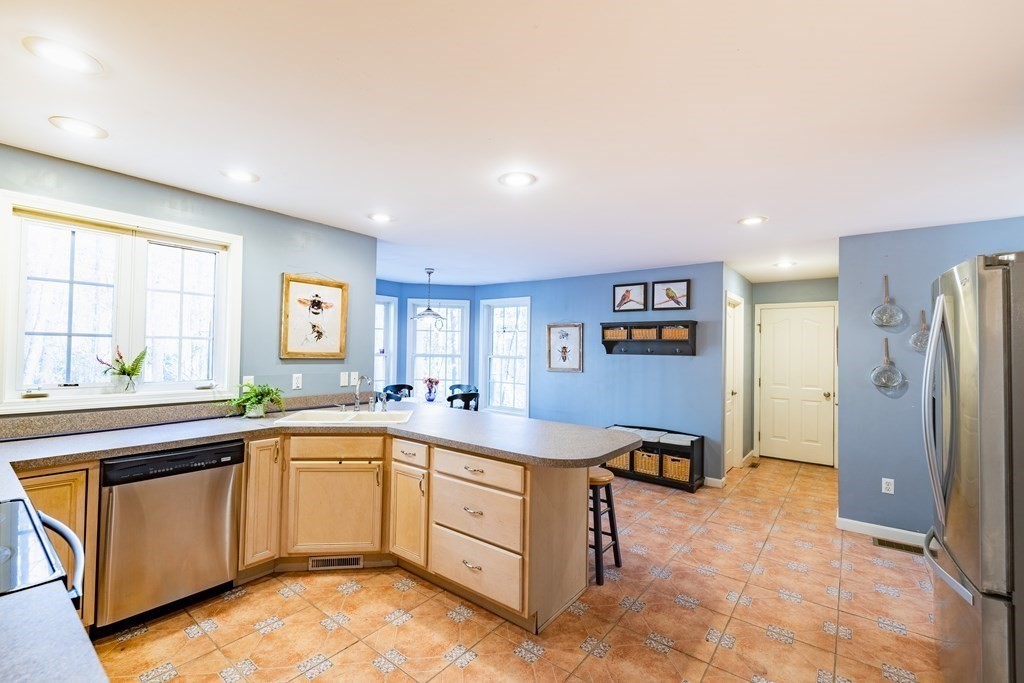 29 Valley Road Lunenburg, MA 01462 - Photo 17 of 41