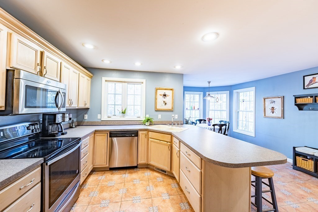 29 Valley Road Lunenburg, MA 01462 - Photo 18 of 41