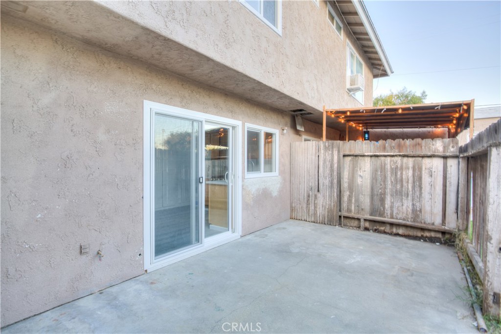 154 South Linda Way, Unit C Upland, CA 91786 - Photo 19 of 21 an empty room with windows
