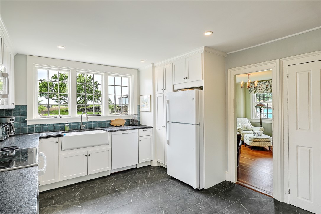 148 Fogland Road Tiverton, RI 02878 - Photo 12 of 35