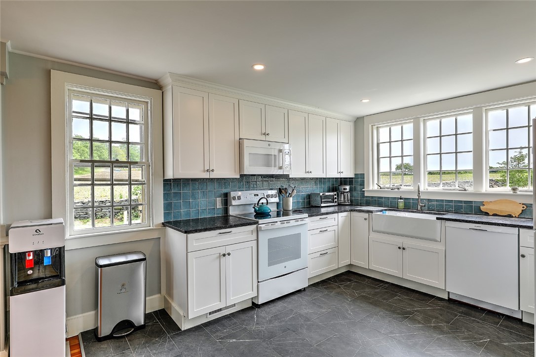 148 Fogland Road Tiverton, RI 02878 - Photo 14 of 35