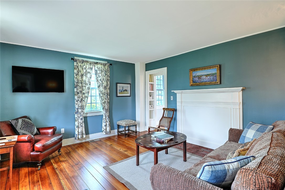 148 Fogland Road Tiverton, RI 02878 - Photo 10 of 35