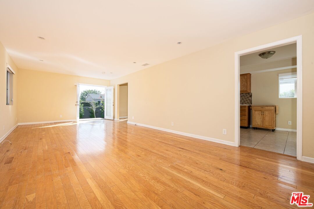 653 Sunset Avenue Venice, CA 90291 - Photo 4 of 16