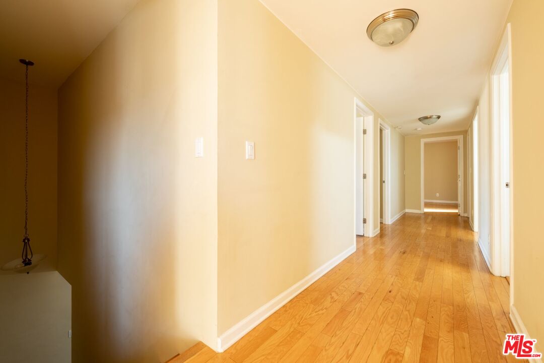 653 Sunset Avenue Venice, CA 90291 - Photo 9 of 16