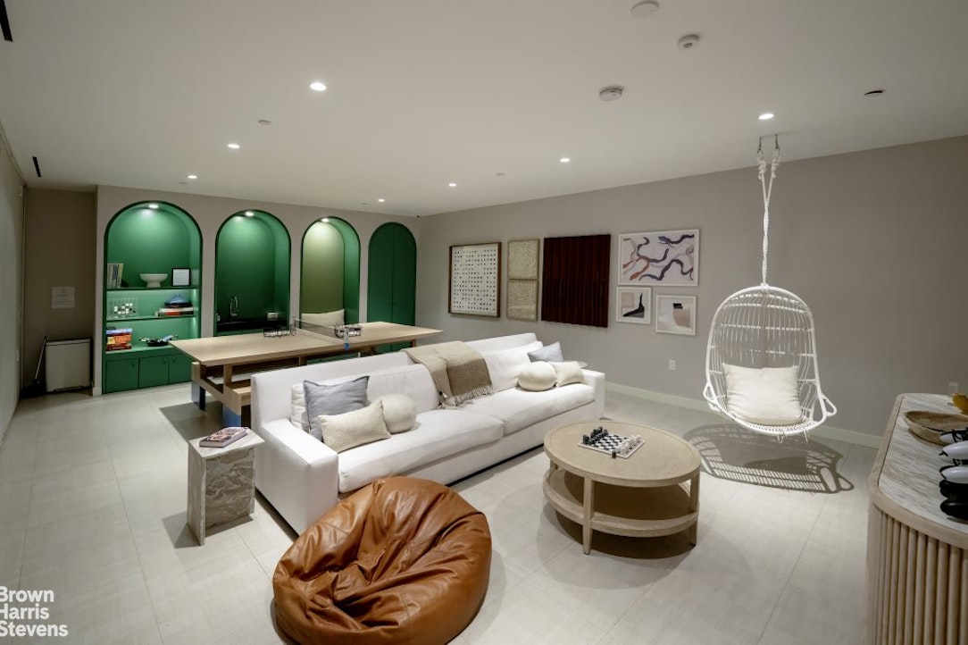 200 East 83rd Street, Unit 30B Manhattan, NY 10028 - Photo 28 of 32