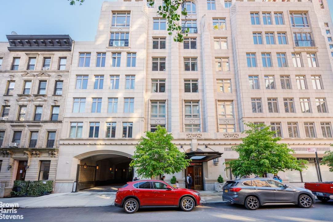200 East 83rd Street, Unit 30B Manhattan, NY 10028 - Photo 35 of 36