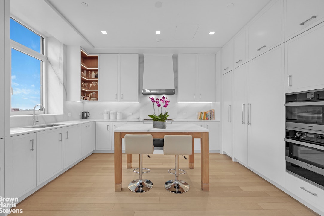 200 East 83rd Street, Unit 30B Manhattan, NY 10028 - Photo 5 of 32