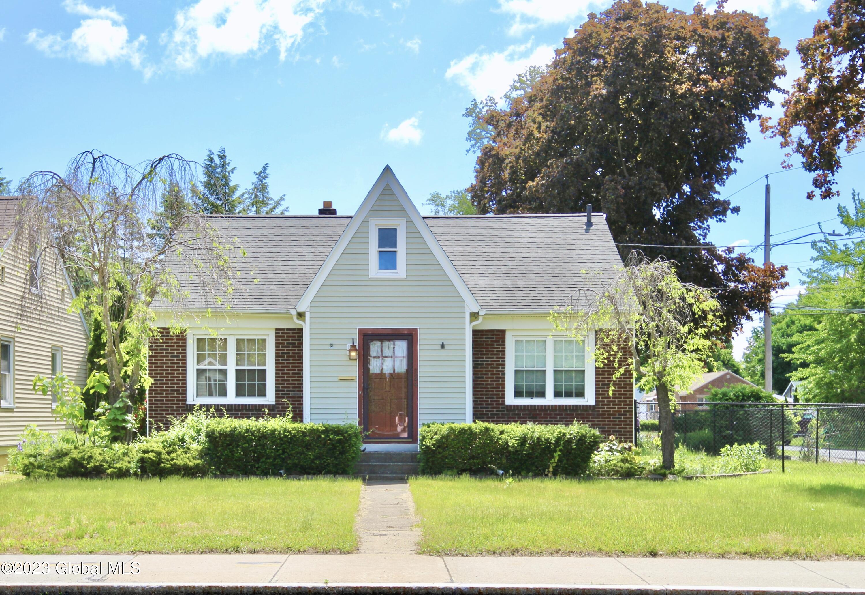 324 Kings Road Schenectady, NY 12304 - Photo 1 of 34 0EB29D9B-0BB0-42E4-9DC1-CC2C938B6210_1_2