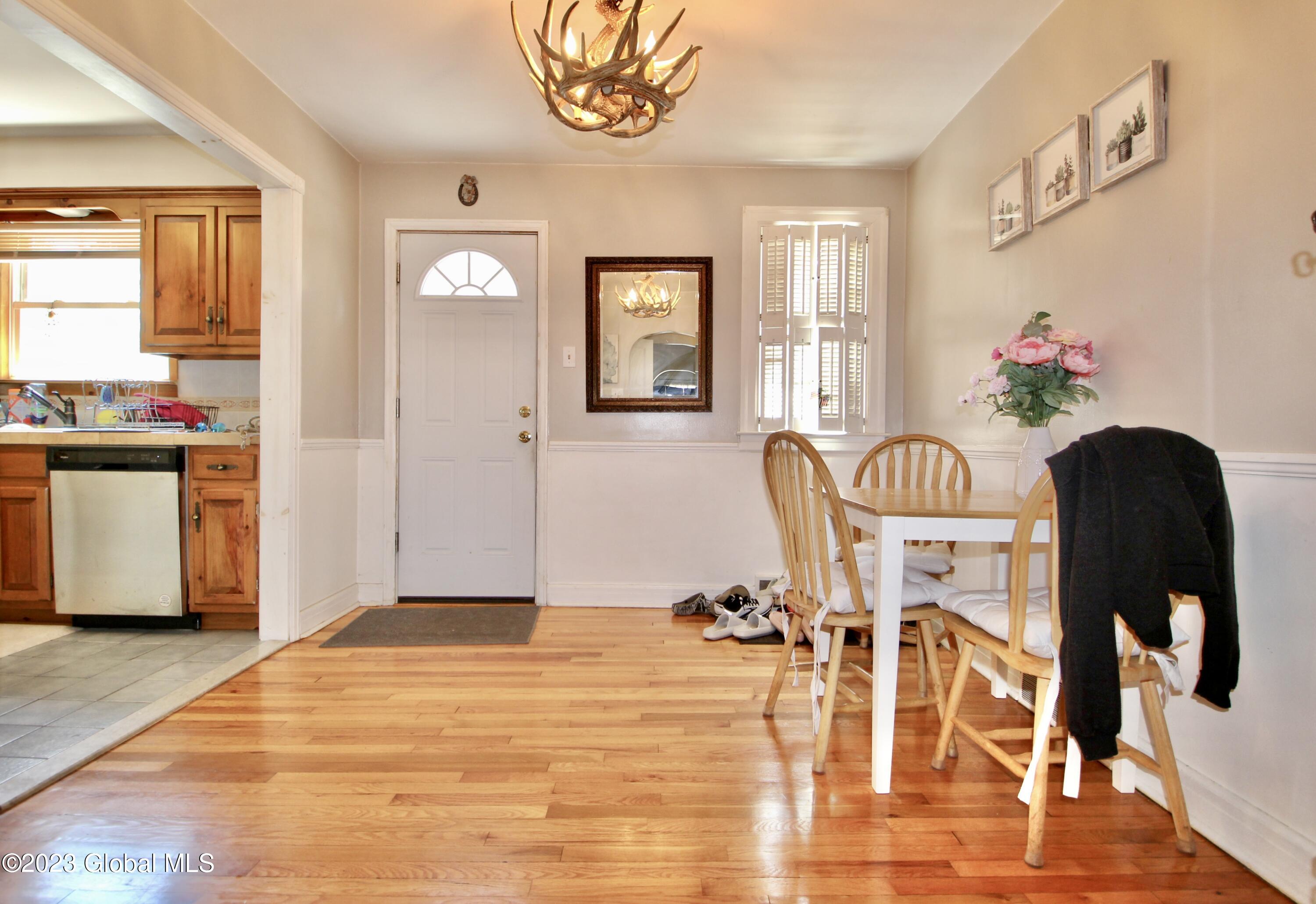 324 Kings Road Schenectady, NY 12304 - Photo 4 of 34 F72AEDF0-DE89-41B0-B949-10CEEF3133B2_1_2