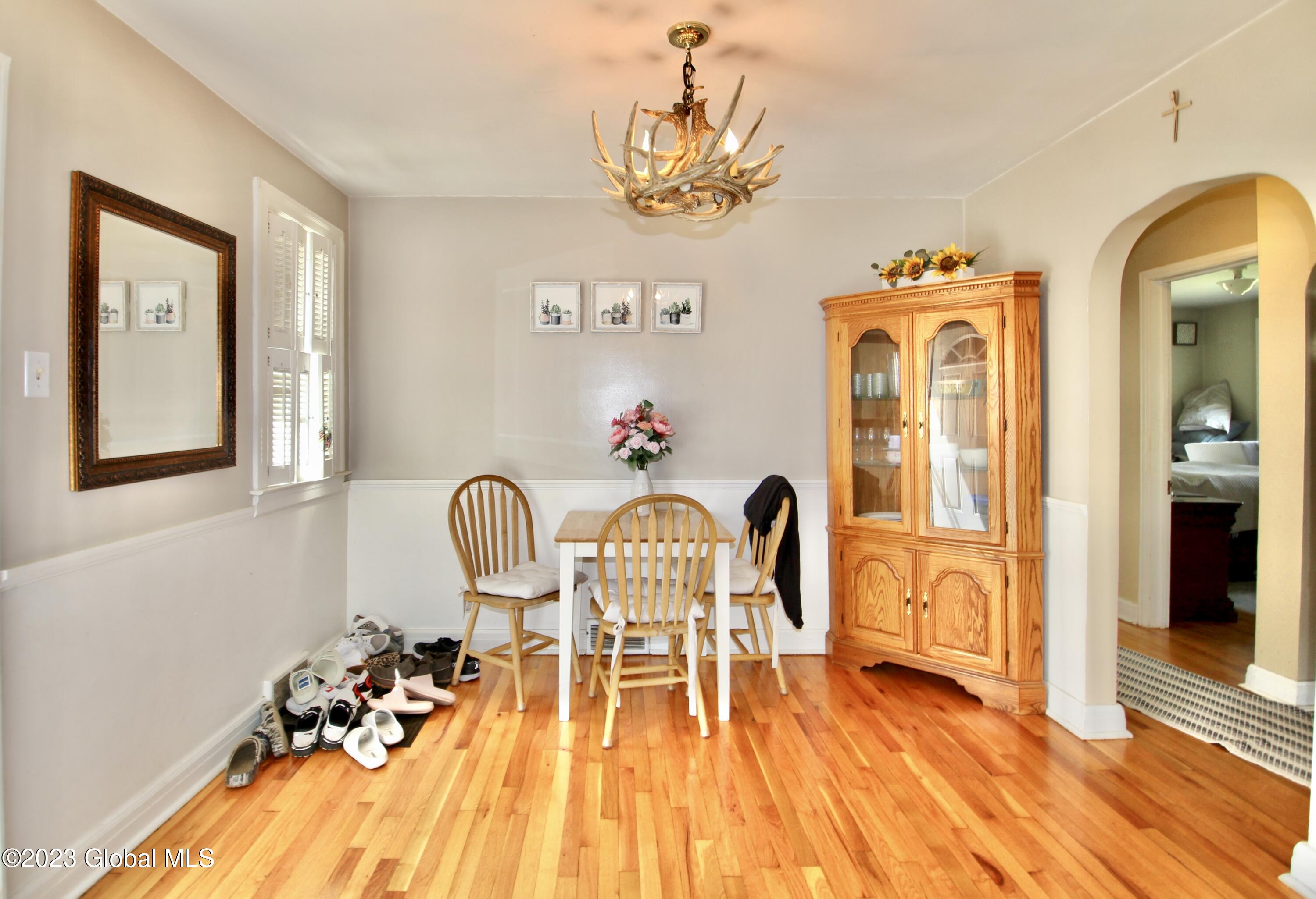 324 Kings Road Schenectady, NY 12304 - Photo 5 of 34 DF7CD02A-0C66-40B7-94F5-8F914F96A9D1_1_2