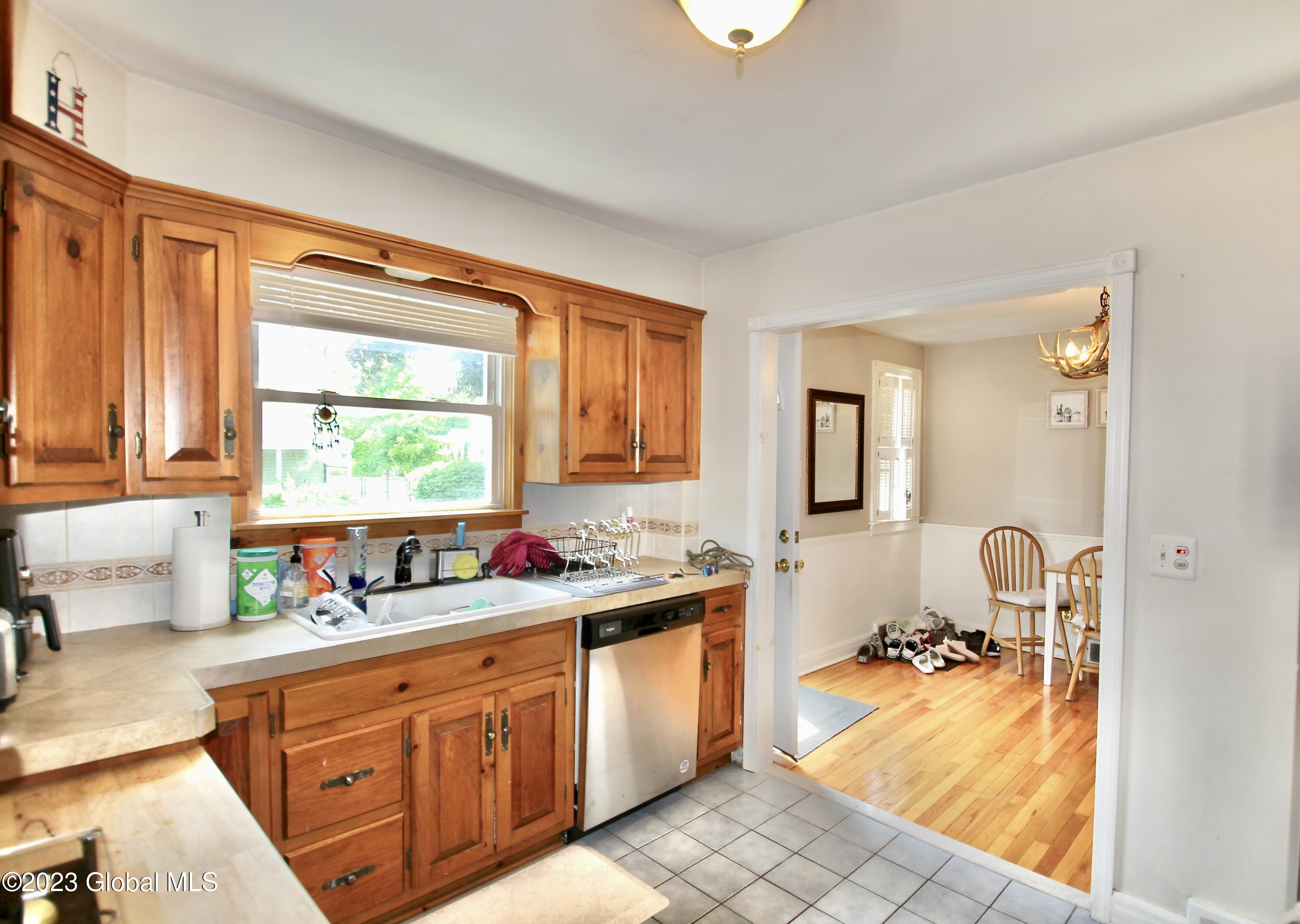 324 Kings Road Schenectady, NY 12304 - Photo 6 of 34 50B32684-403C-4202-8A5A-379BCB5257B2_1_2