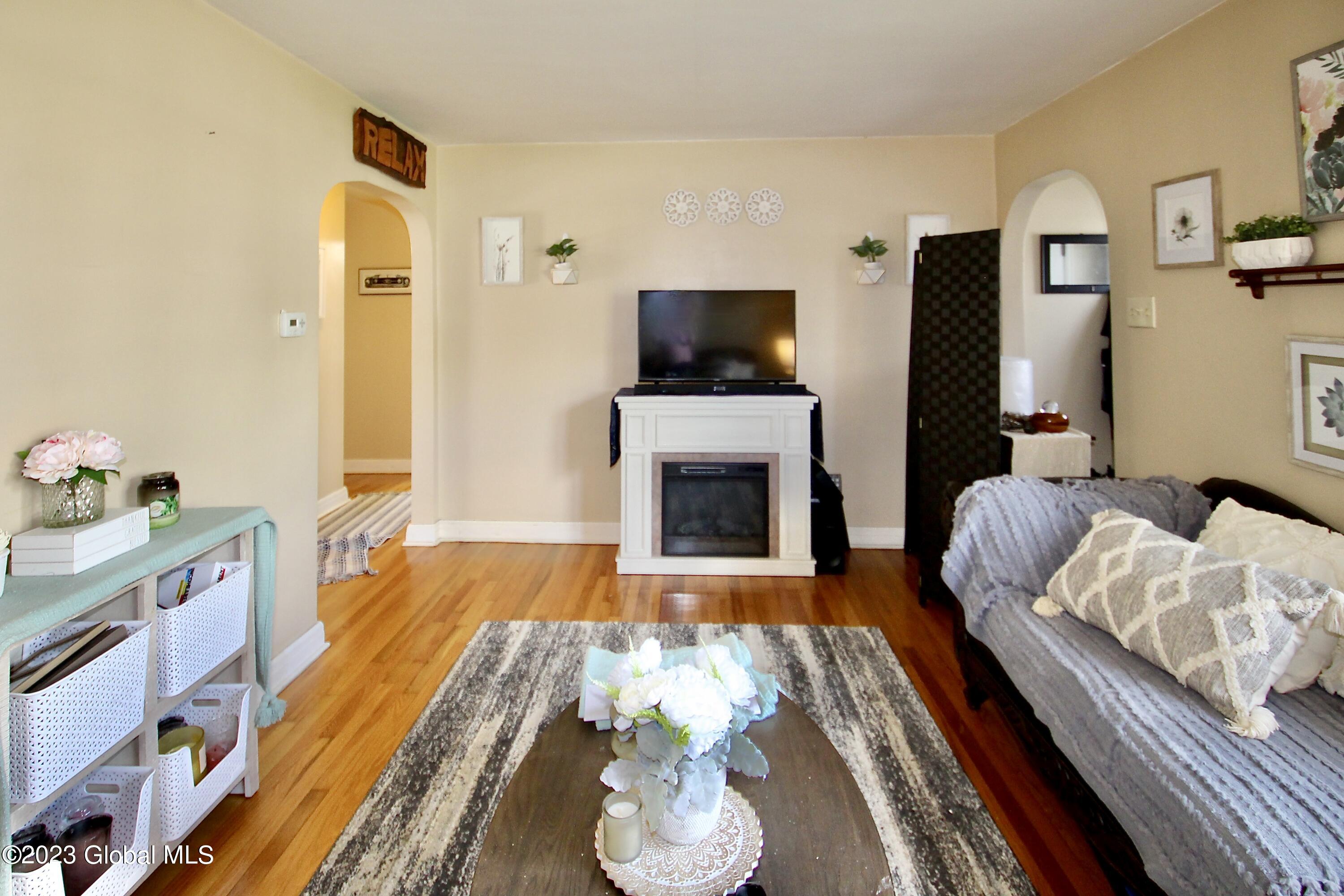 324 Kings Road Schenectady, NY 12304 - Photo 10 of 34 75E1A36E-BBEC-46CB-AC13-0A0777E0A38B_1_2