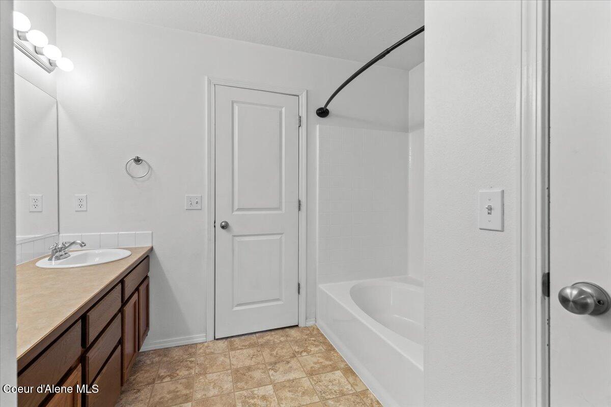 3483 West Lotze Loop Coeur D'Alene, ID 83815 - Photo 22 of 56 Soaking tub