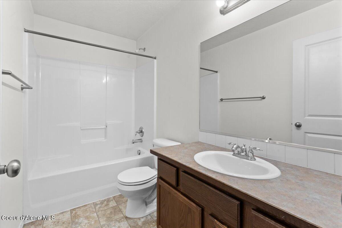 3483 West Lotze Loop Coeur D'Alene, ID 83815 - Photo 28 of 56 Upstairs full bath