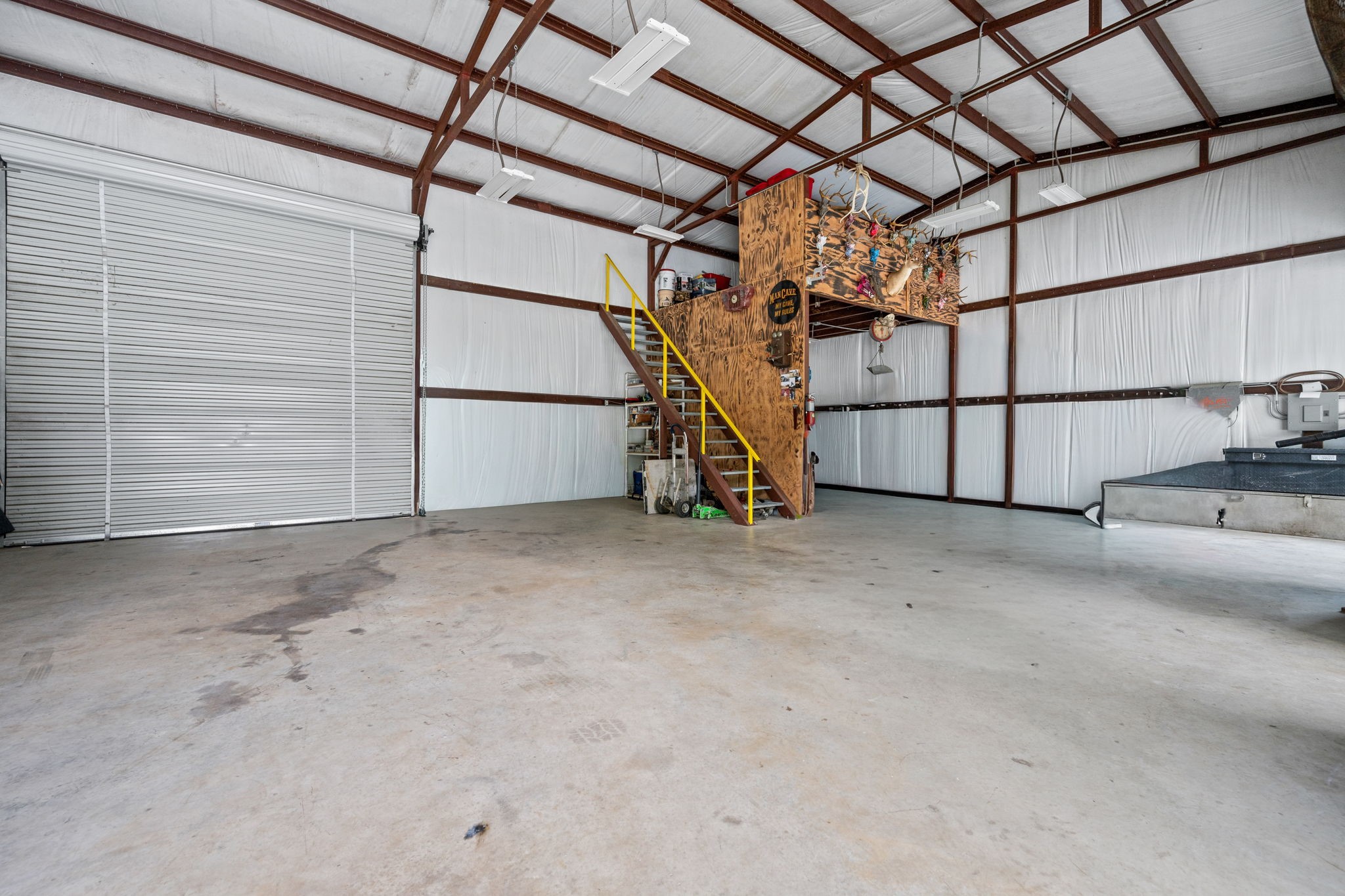 3004 Tyler Street Dayton, TX 77535 - Photo 29 of 34 a view of a garage