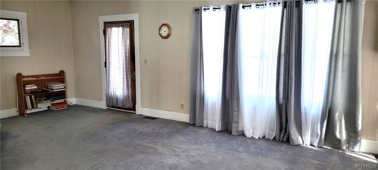 518 Beach Drive Ridgeway, NY 14103 - Photo 4 of 21 Living room