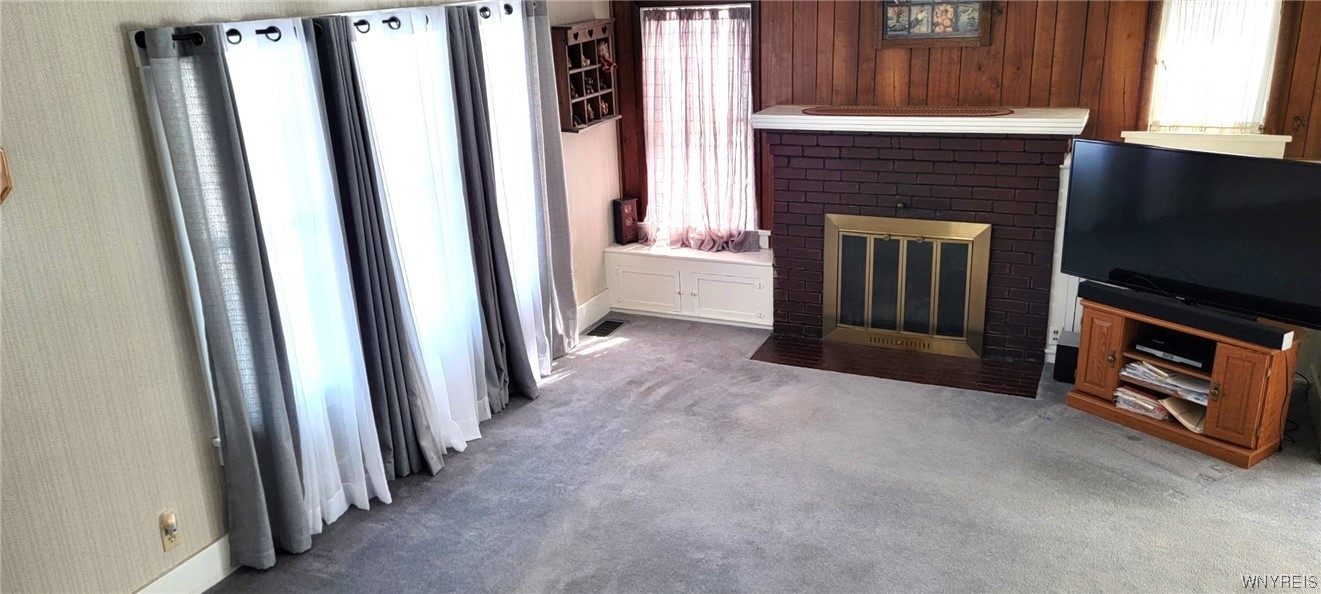 518 Beach Drive Ridgeway, NY 14103 - Photo 5 of 21 Living room