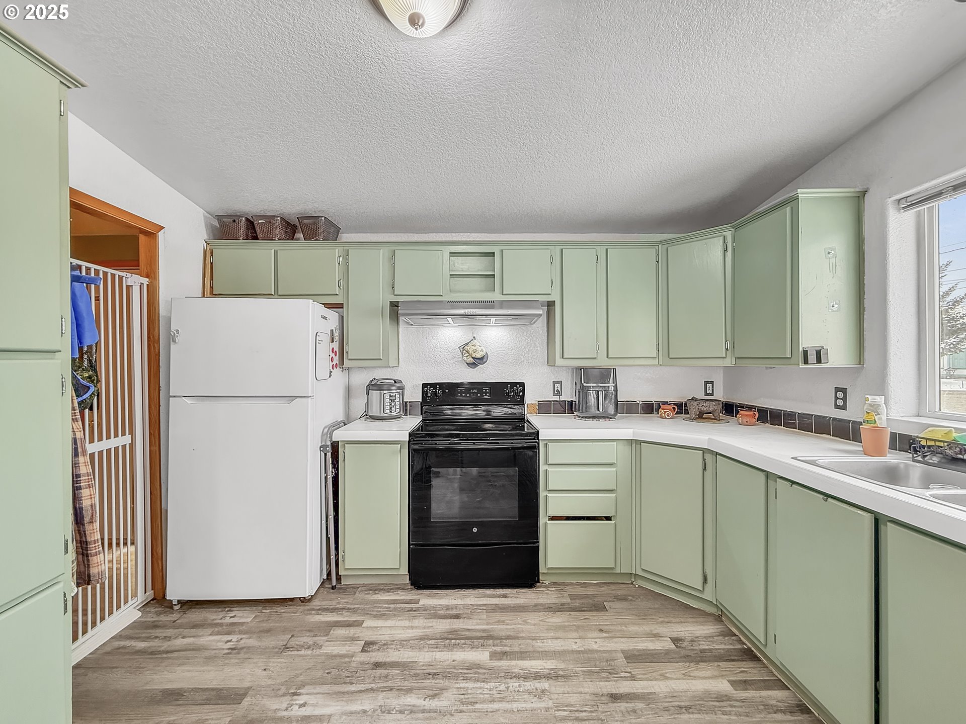 2084 18th Street Baker City, OR 97814 - Photo 12 of 40 a kitchen with a stove a refrigerator and a sink