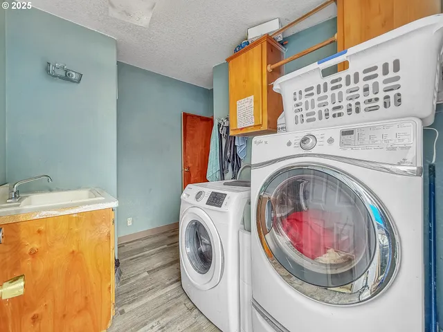 a view of washer and dryer in a utility room