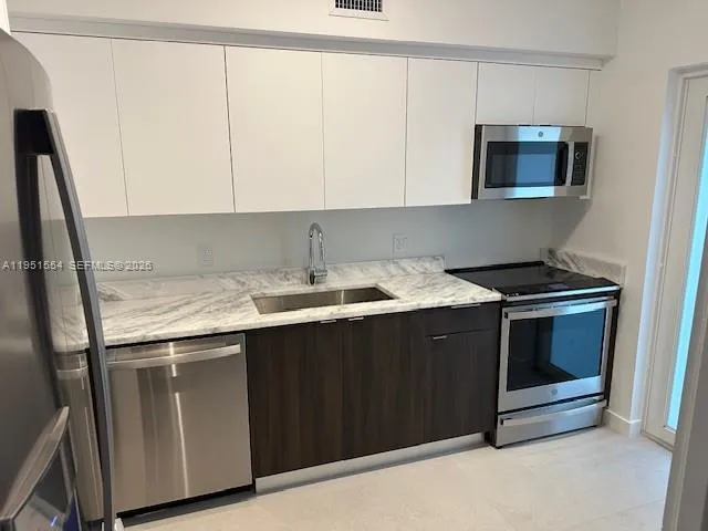 $2,250 | 738 Biltmore Way, Unit 6, Coral Gables, FL 33134