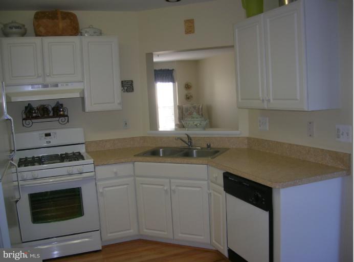 769 Howards Loop Annapolis, MD 21401 - Photo 3 of 10 Kitchen