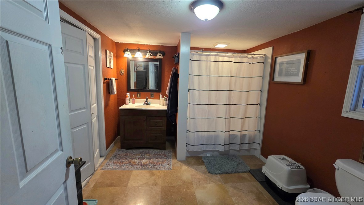 405 South Walnut Street Versailles, MO 65084 - Photo 14 of 28