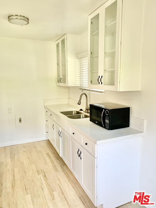 3040 Exposition Boulevard, Unit 1 Santa Monica, CA 90404 - Photo 9 of 15 a bathroom with a sink a large mirror and a bathtub