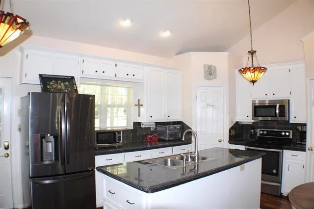 $365,000 | 19078 Highway 326, Sour Lake, TX 77659