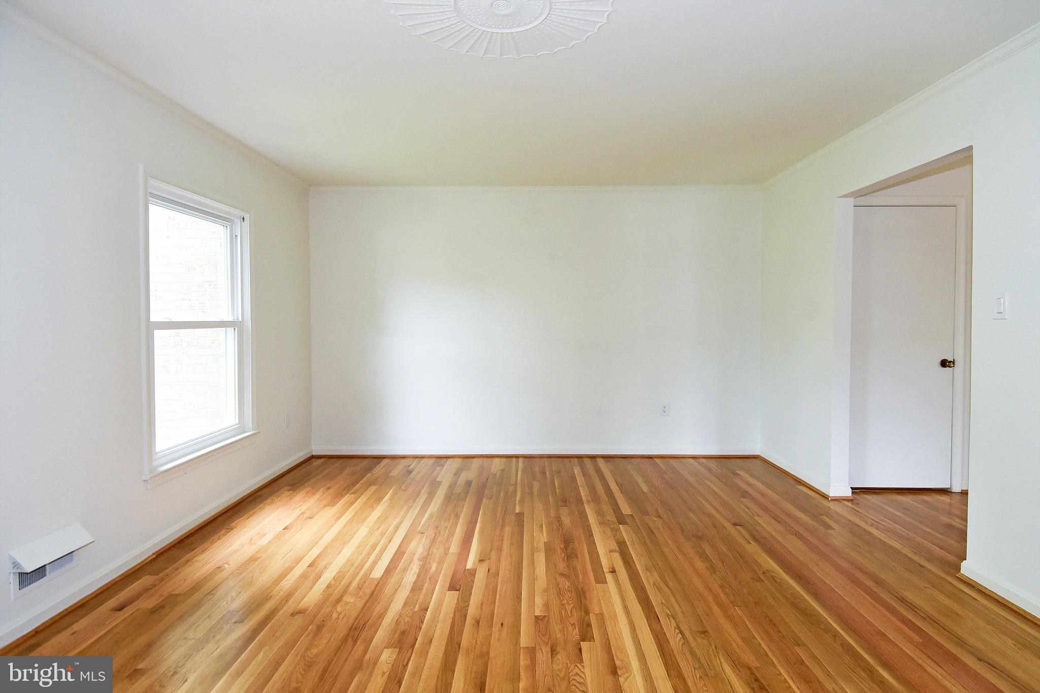 2113 Bucknell Terrace, Unit 50 Silver Spring, MD 20902 - Photo 11 of 37 Living Room