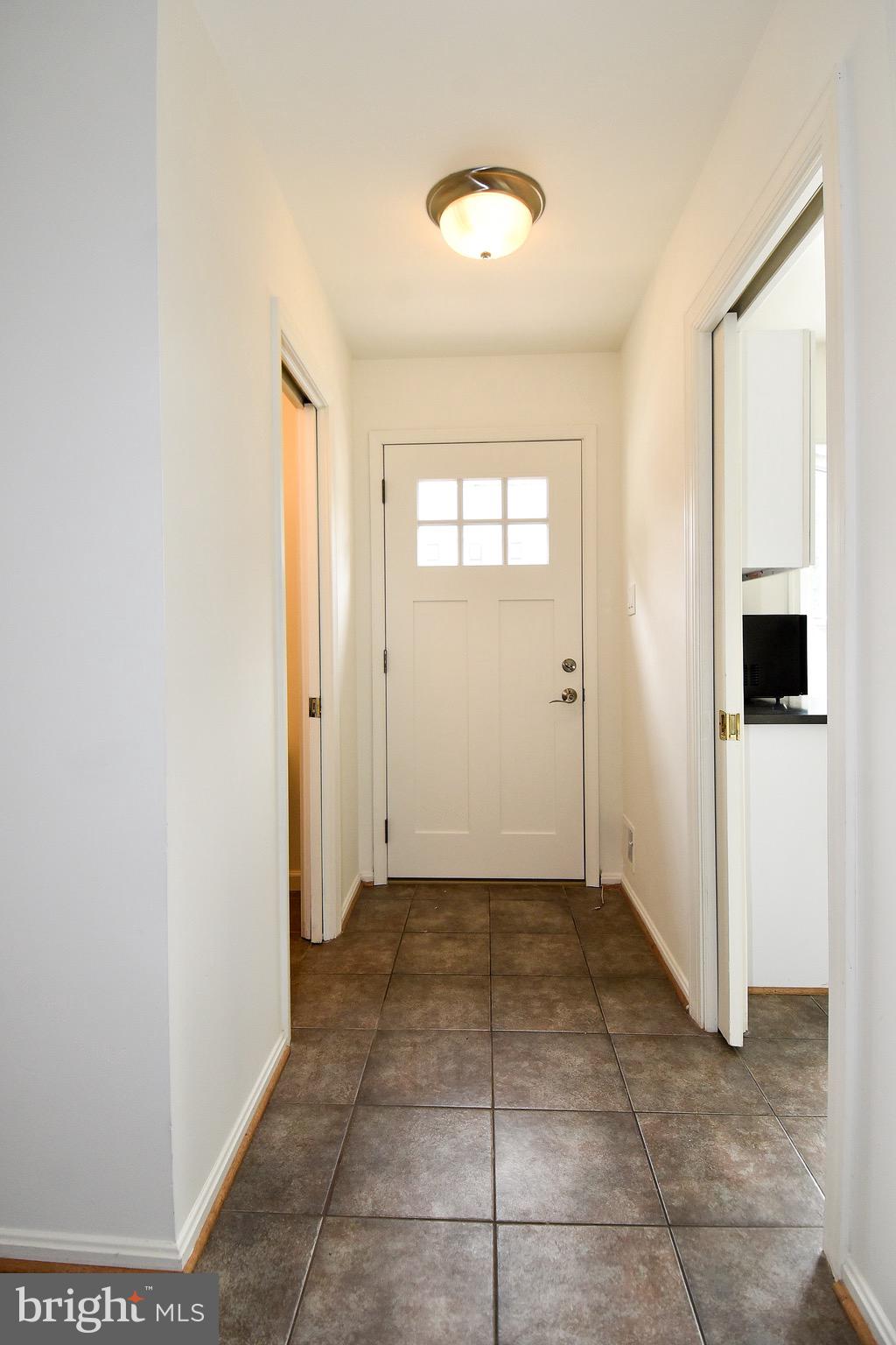 2113 Bucknell Terrace, Unit 50 Silver Spring, MD 20902 - Photo 3 of 37 Foyer
