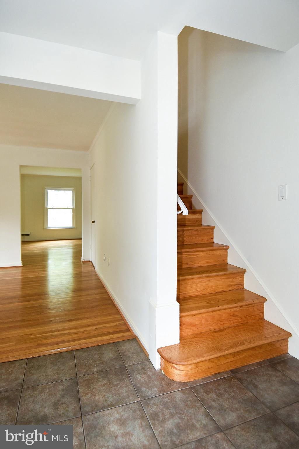 2113 Bucknell Terrace, Unit 50 Silver Spring, MD 20902 - Photo 4 of 37 Foyer
