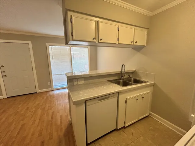 $945 | 807 Heights Boulevard, Unit 5, Houston, TX 77007