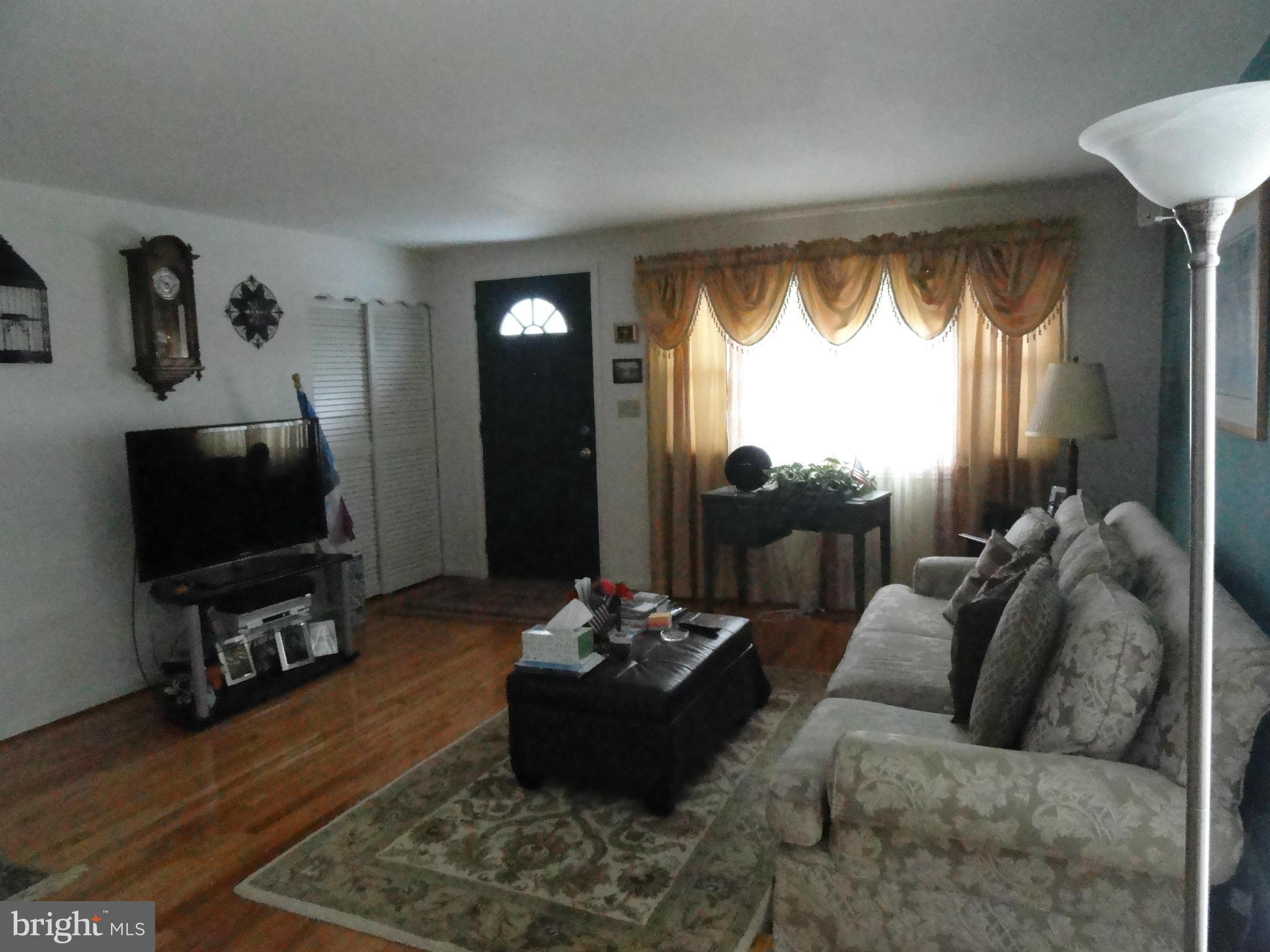 7408 Campfield Road Baltimore, MD 21208 - Photo 3 of 27 Living Room