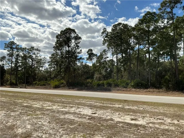 a view of a tennis court