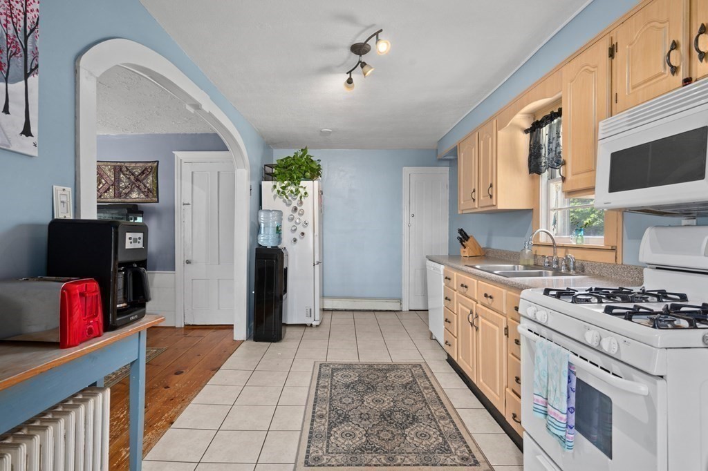 23 Whitehall Road Amesbury, MA 01913 - Photo 8 of 36 Gallery Image 8