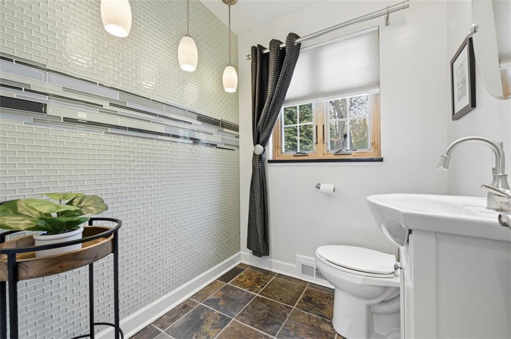 466 Beverly Road Pittsburgh, PA 15216 - Photo 15 of 50 Gallery Image 15