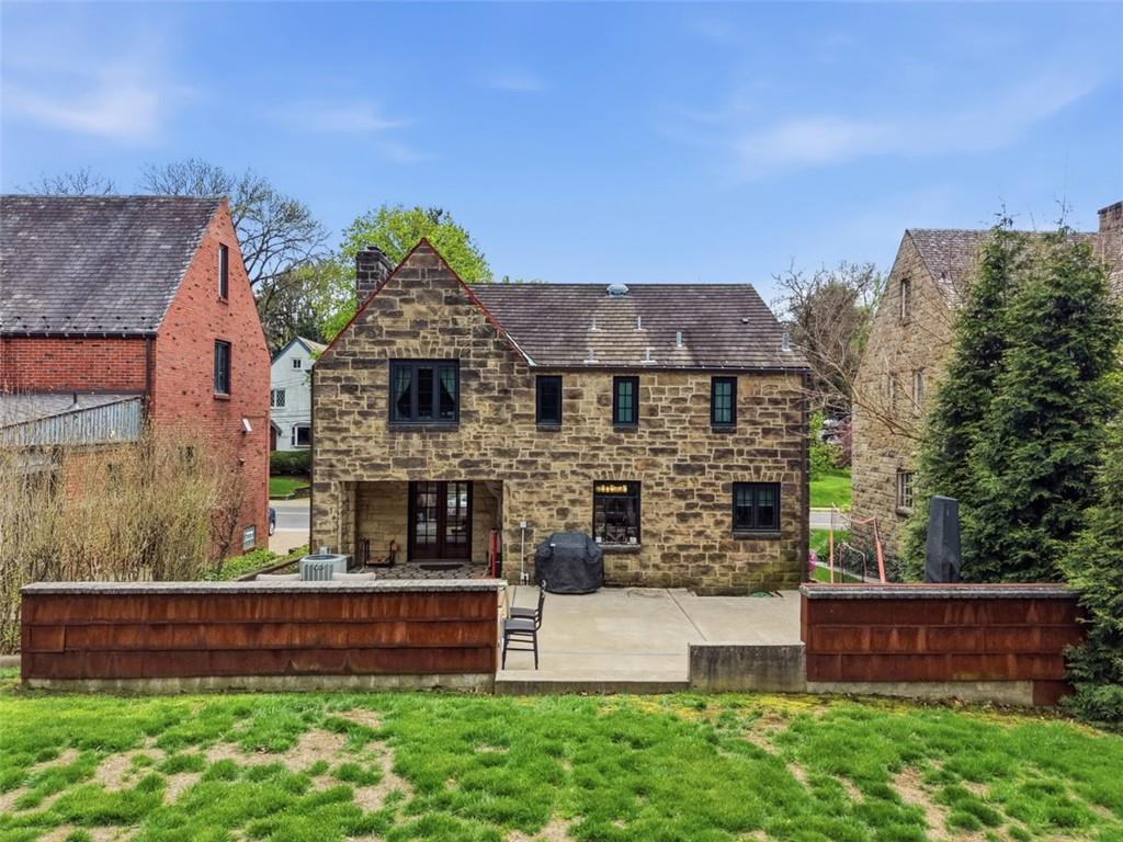 466 Beverly Road Pittsburgh, PA 15216 - Photo 4 of 50 Gallery Image 4