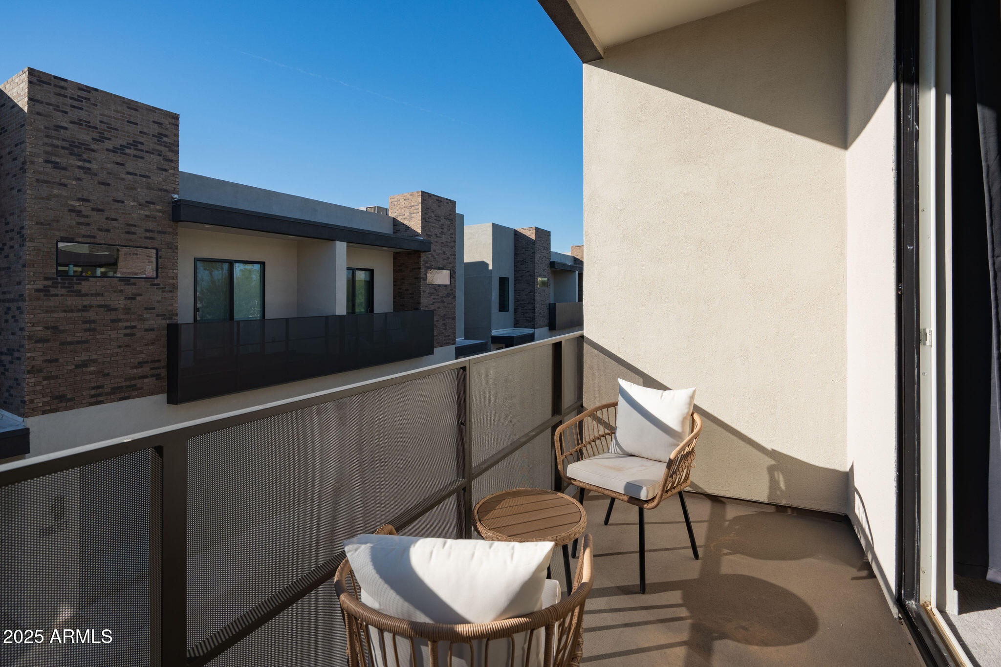 6301 North 12th Street, Unit 6 Phoenix, AZ 85014 - Photo 9 of 18 a balcony with table and chairs