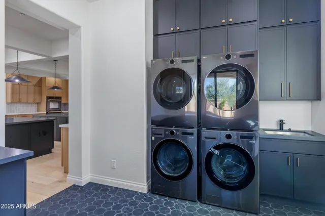 $1,974,000 | 3126 East Wildhorse Court, Gilbert, AZ 85297