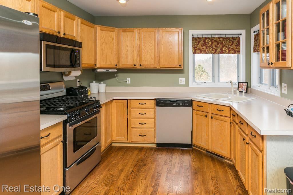 8184 Green Road Fenton, MI 48430 - Photo 10 of 39 4Y0A0288.jpg