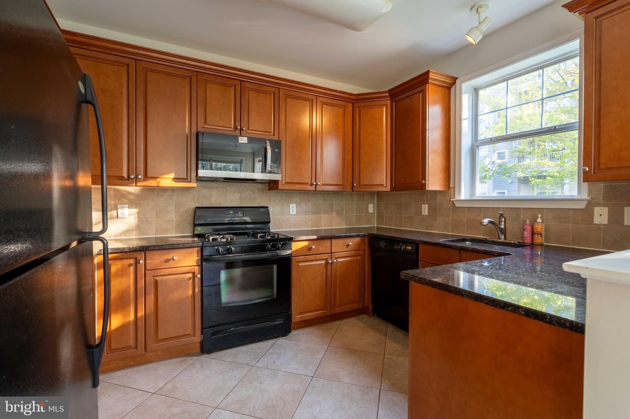 112 Masterson Court Ewing, NJ 08618 - Photo 11 of 36