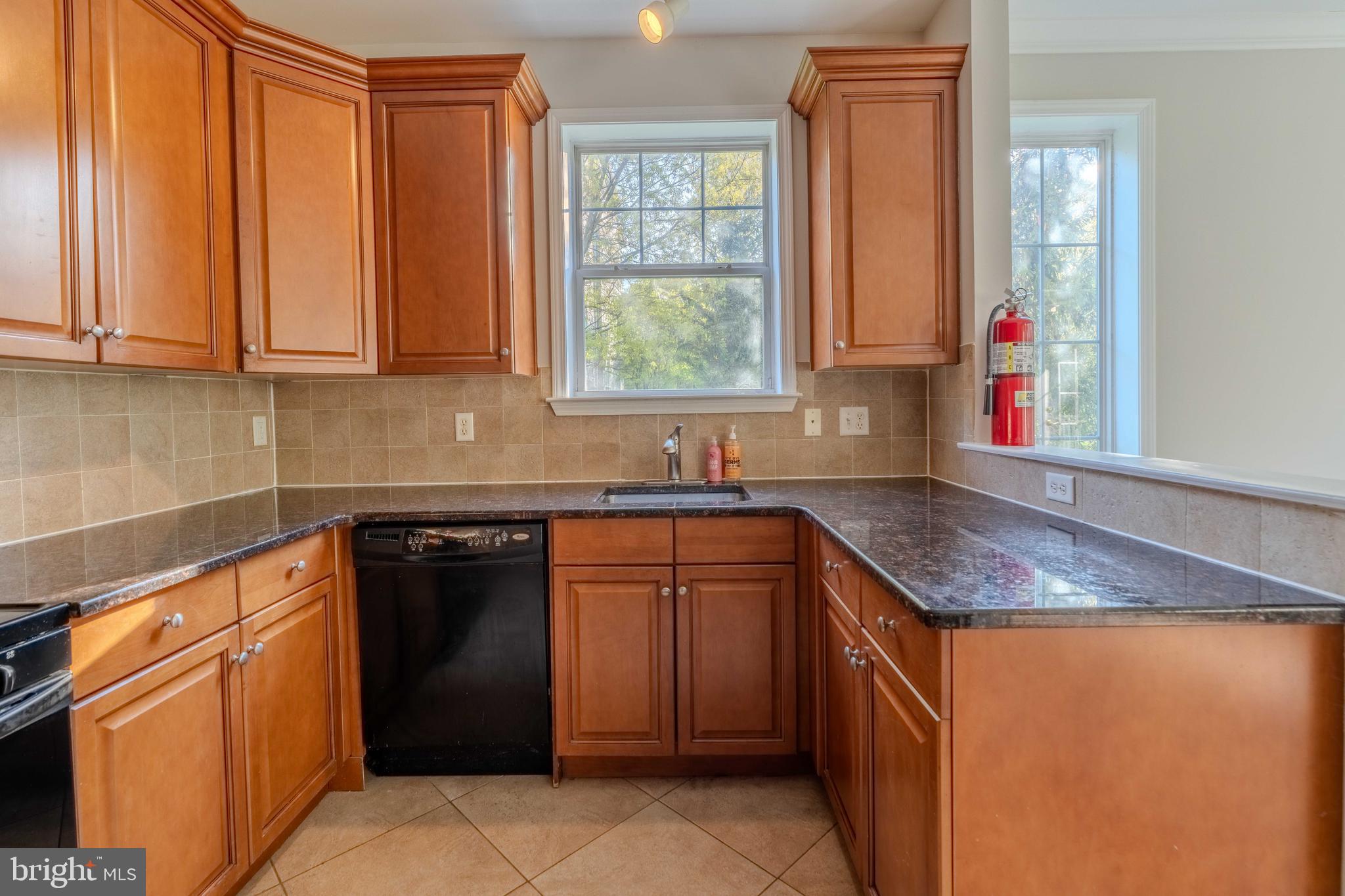 112 Masterson Court Ewing, NJ 08618 - Photo 14 of 36