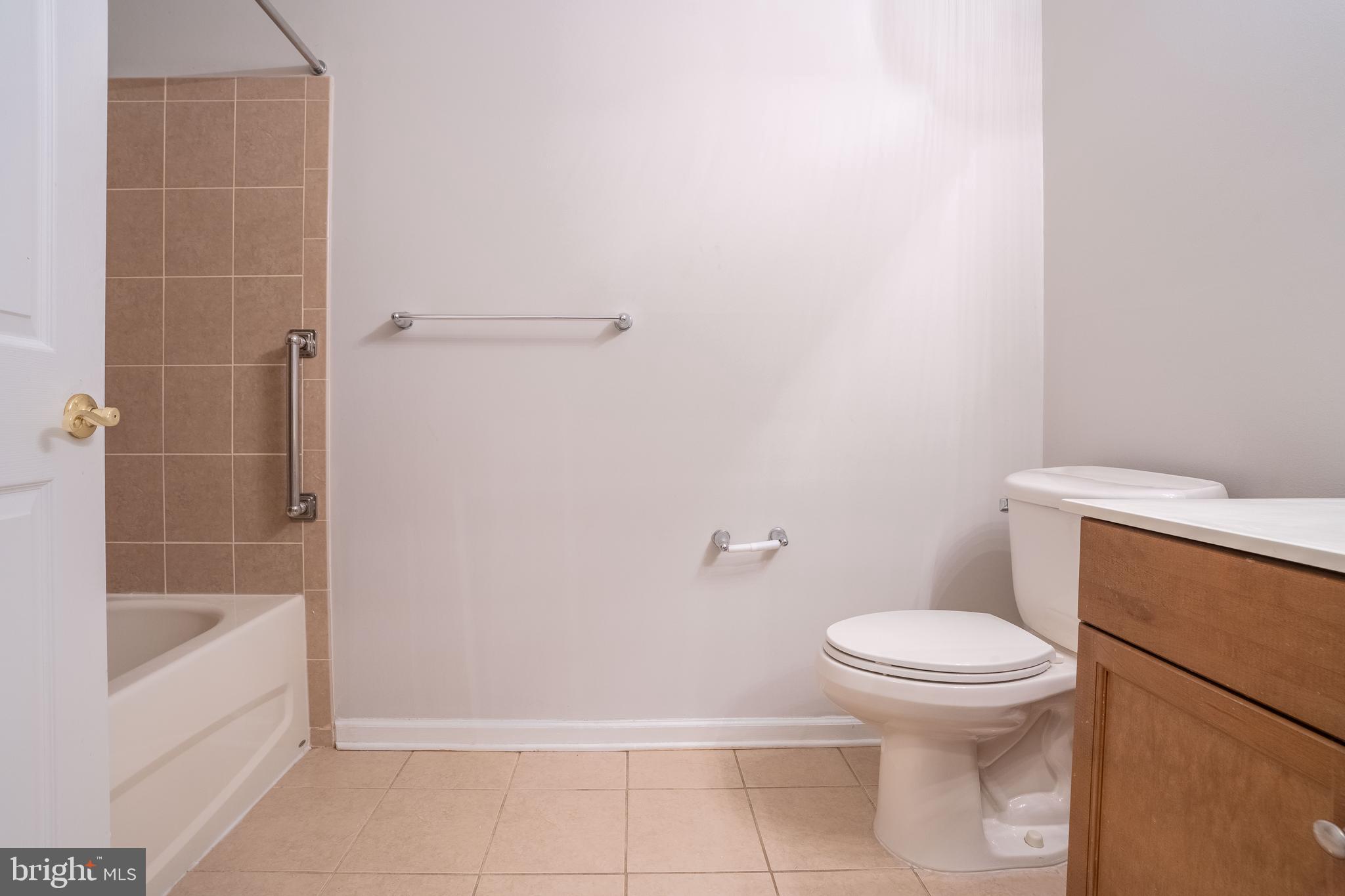 112 Masterson Court Ewing, NJ 08618 - Photo 28 of 36 Hallway Full Bathroom