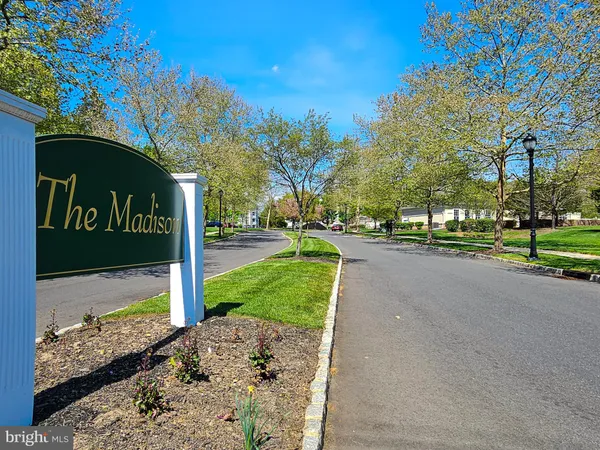 $334,000 | 112 Masterson Court, Ewing, NJ 08618