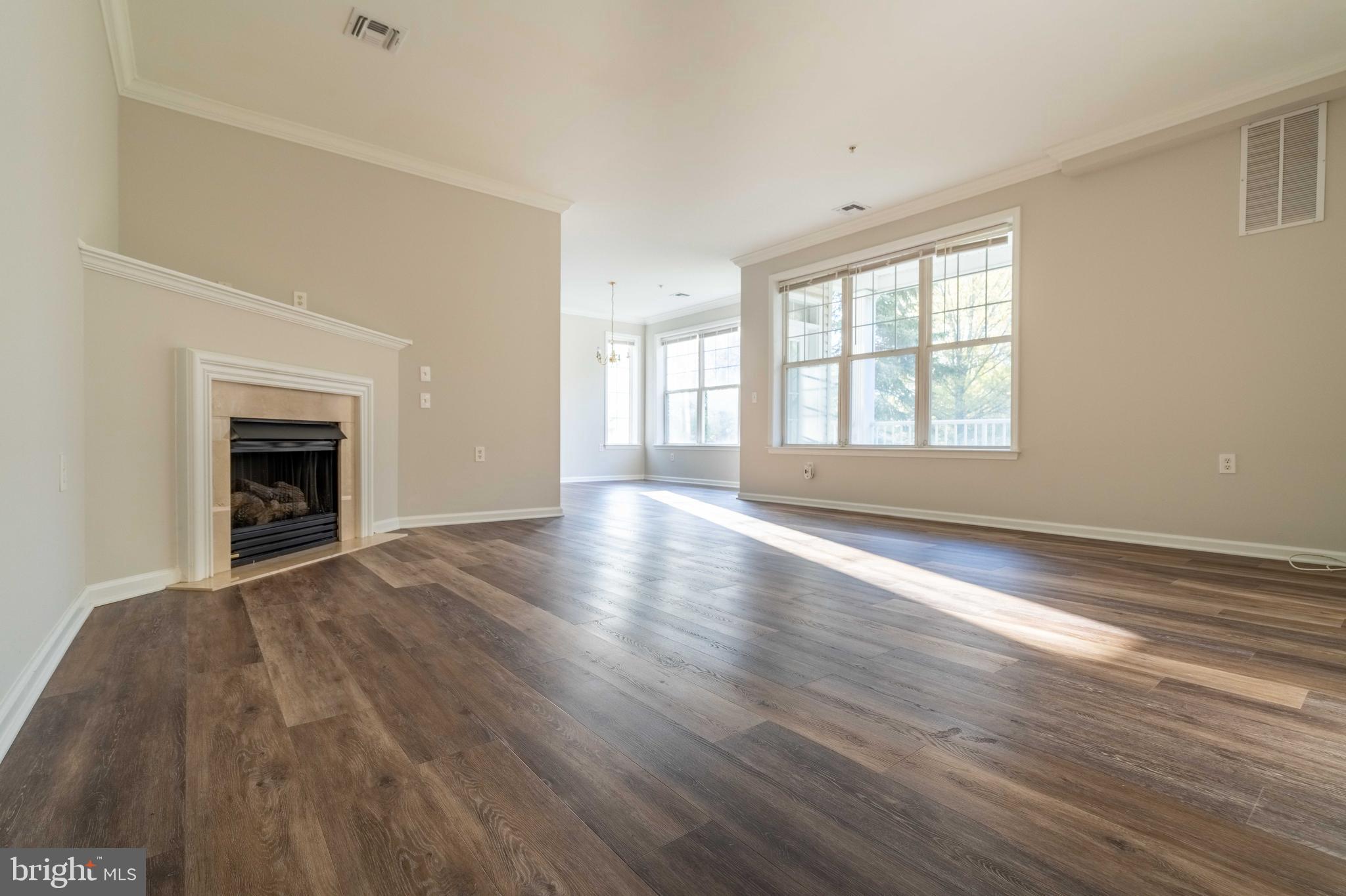112 Masterson Court Ewing, NJ 08618 - Photo 8 of 36