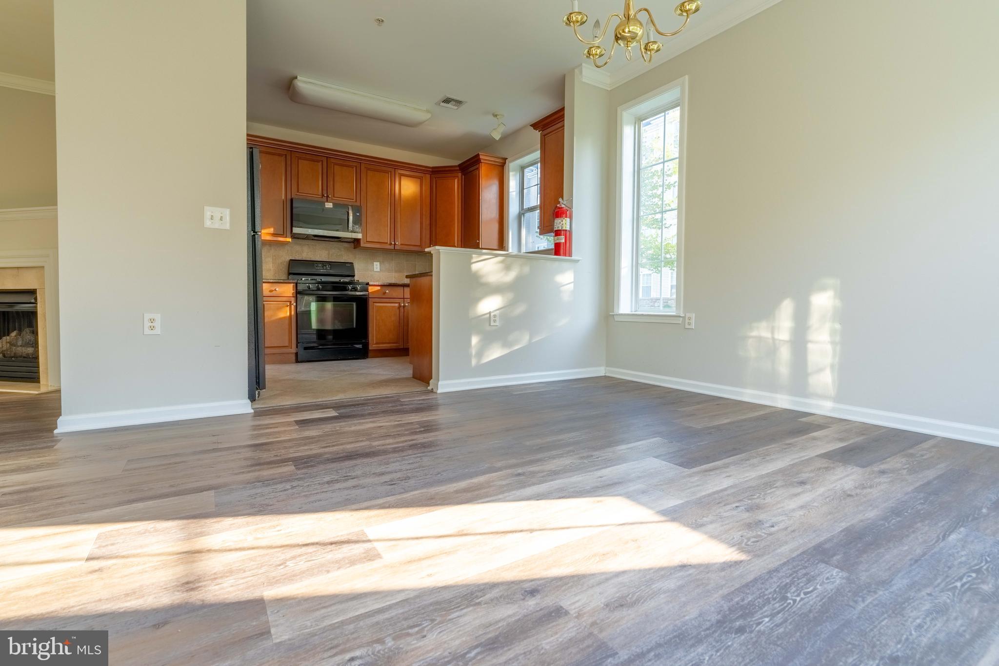 112 Masterson Court Ewing, NJ 08618 - Photo 10 of 36