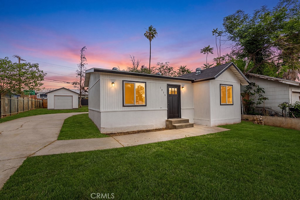 1935 Spring Garden Street Riverside, CA 92507 - Photo 2 of 32 Photo has been digitally altered for enhancement effects