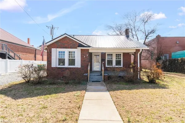 $1,295 | 205 West Hunter Street, Madison, NC 27025