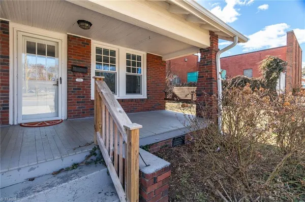 $1,295 | 205 West Hunter Street, Madison, NC 27025