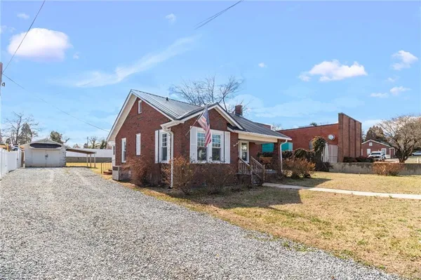 $1,295 | 205 West Hunter Street, Madison, NC 27025